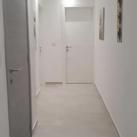 Centre Point Comfort Apartment *