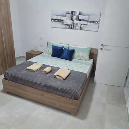 아파트 Centre Point Comfort 세인트폴스베이