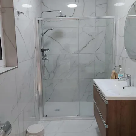 Centre Point Comfort Apartamento *